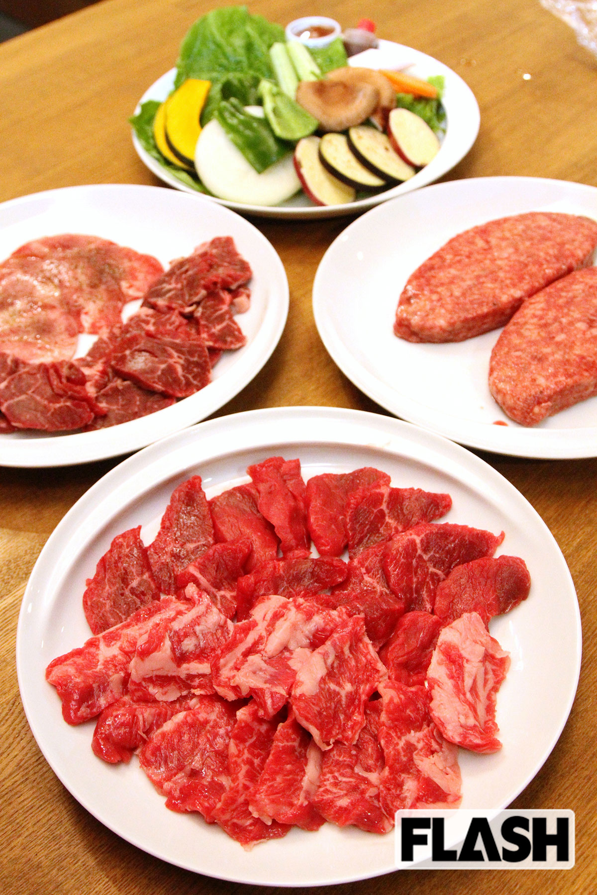 地元ブランド牛「上州牛」のBBQセット（1人前3800円、写真は2人前。機材・木炭有料）／「TEMPLESTAY ZENSO」