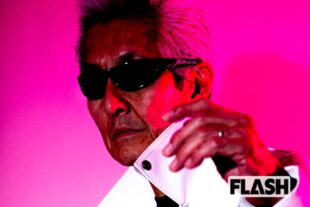 横浜銀蝿、武道館を満タンにしたあとは「六本木で皿洗いも」…ギタリストJohnnyが語る「わが音楽史」AKB48で一発逆転