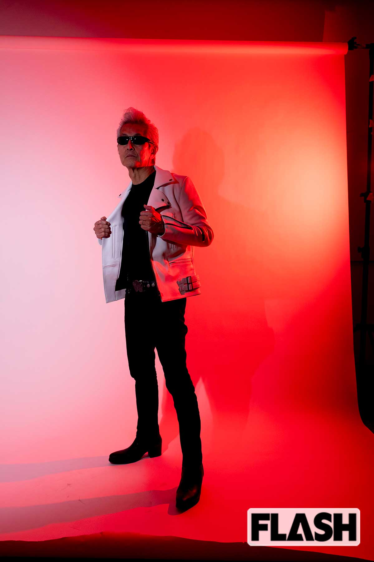 横浜銀蝿・Johnny。67歳とは思えないポージングを見せてくれた（写真・木村哲夫）