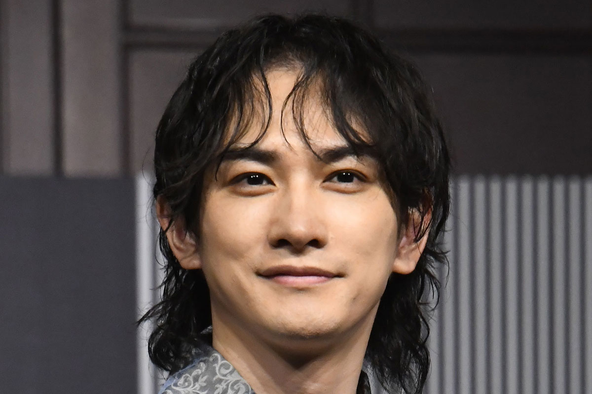 町田啓太　“両腕にビッシリタトゥー”最新作品のビジュアルにファン唖然　好…