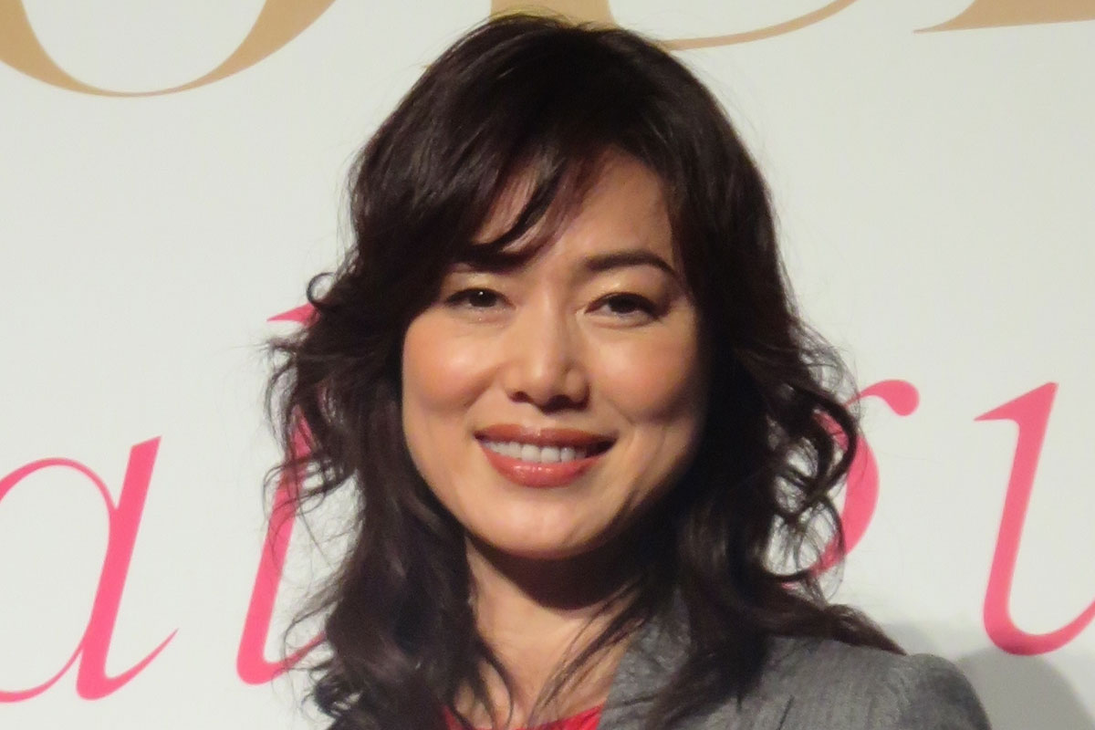 今井美樹、布袋寅泰との貴重な夫婦ショットを公開…歌手デビュー40周年で加…