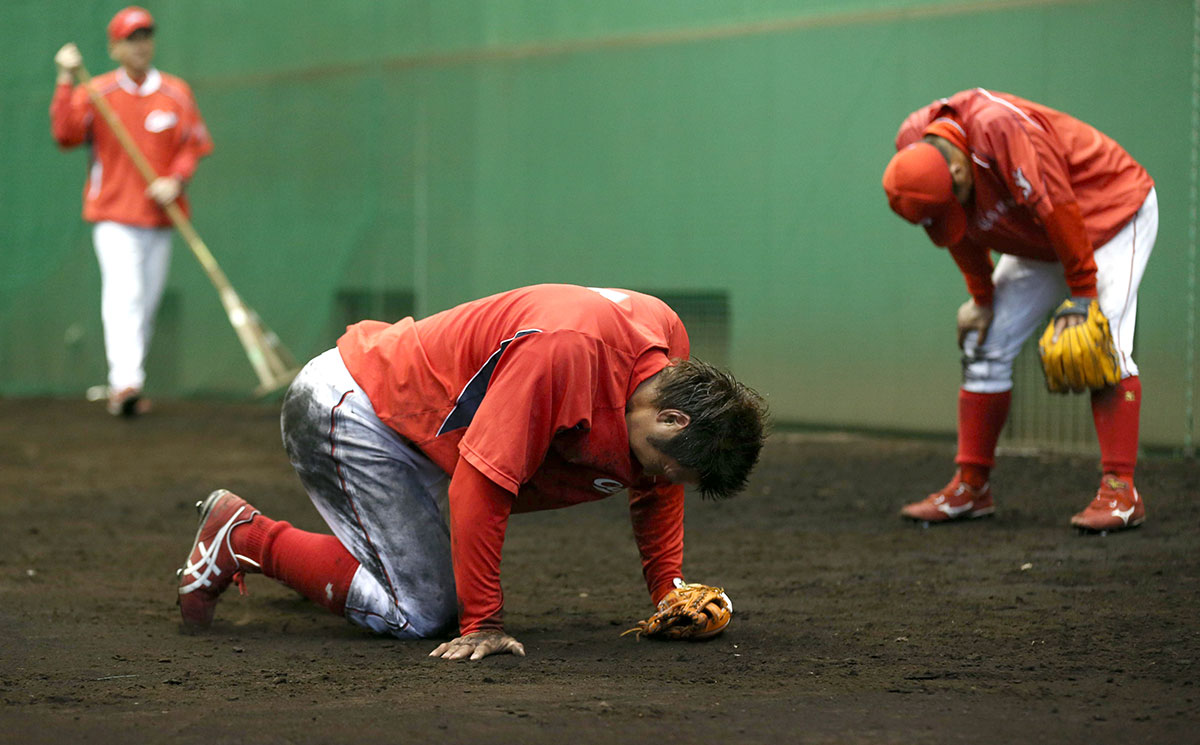 かつてのキャンプは、長時間練習は当たり前。ユニホームを泥だらけにしてノックを受ける光景は風物詩だったが……