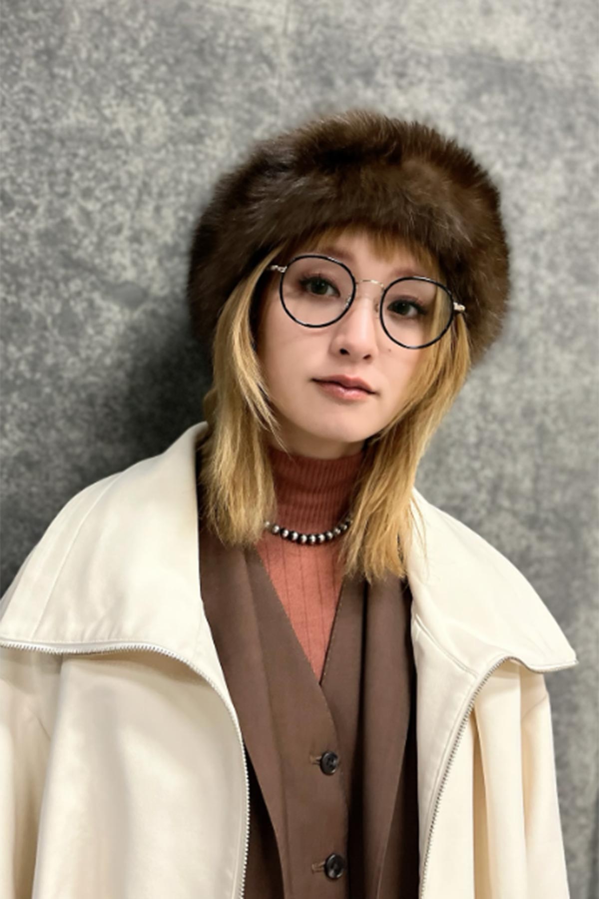 剛力彩芽のInstagramより。今年初めから金髪姿を見せてきた剛力だが、このイメチェンには「カッコ良すぎ」との声が寄せられている