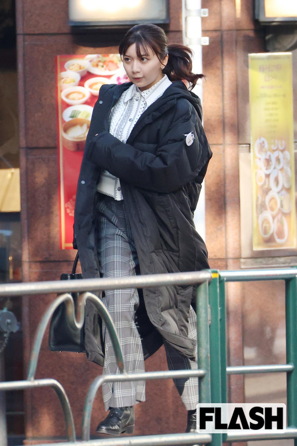 ＜1位＞上白石姉妹、妹・上白石萌歌／放送中の主演ドラマ『パンダより恋が苦手な私たち』（日本テレビ系）の撮影をする萌歌