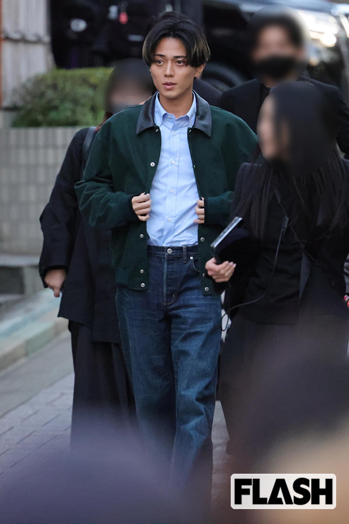 デニムを着こなす永瀬廉