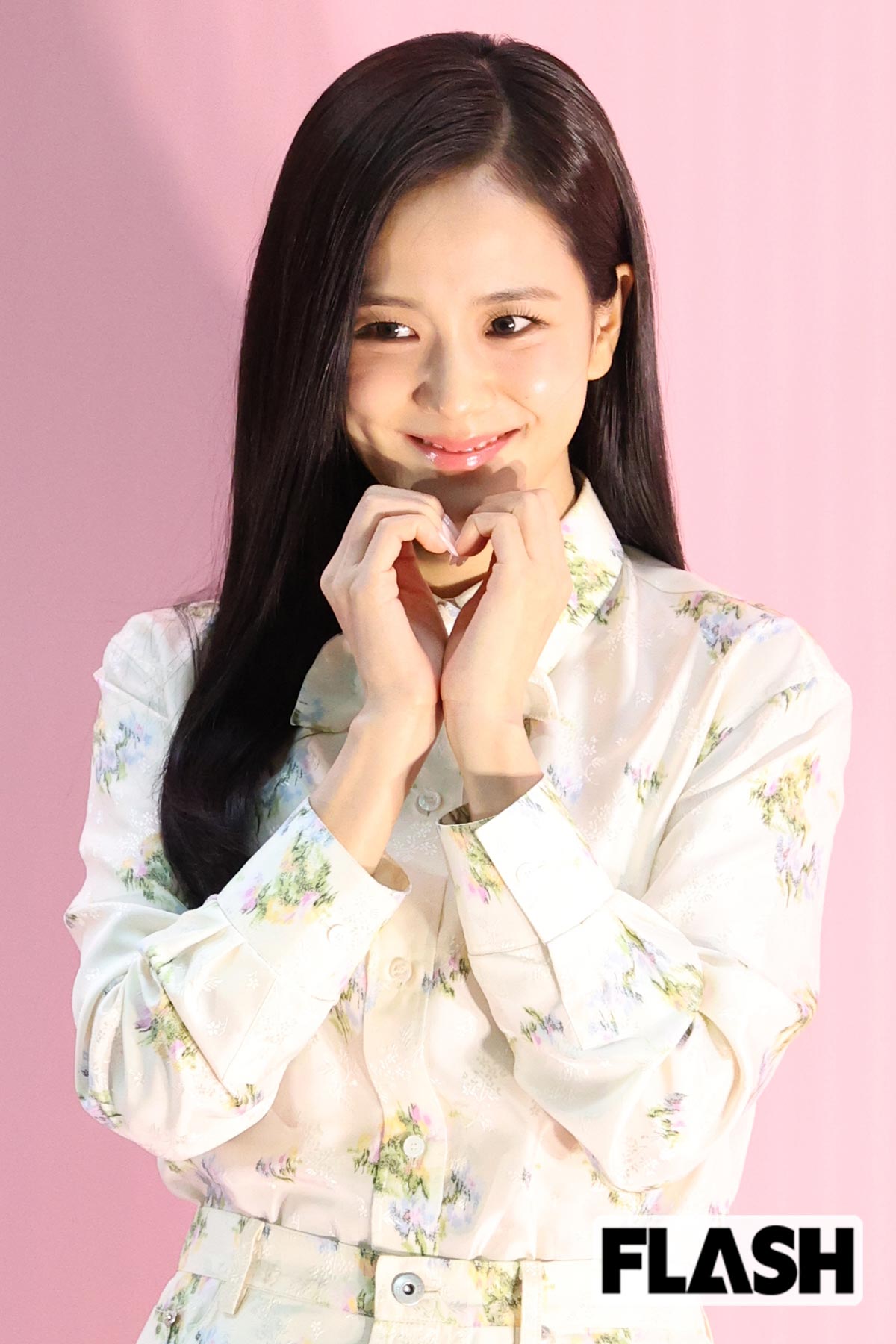 原宿にBLACKPINK・ジスが出現! ファンが「ヒヤヒヤした」超ミニスカ衣装でファン魅了