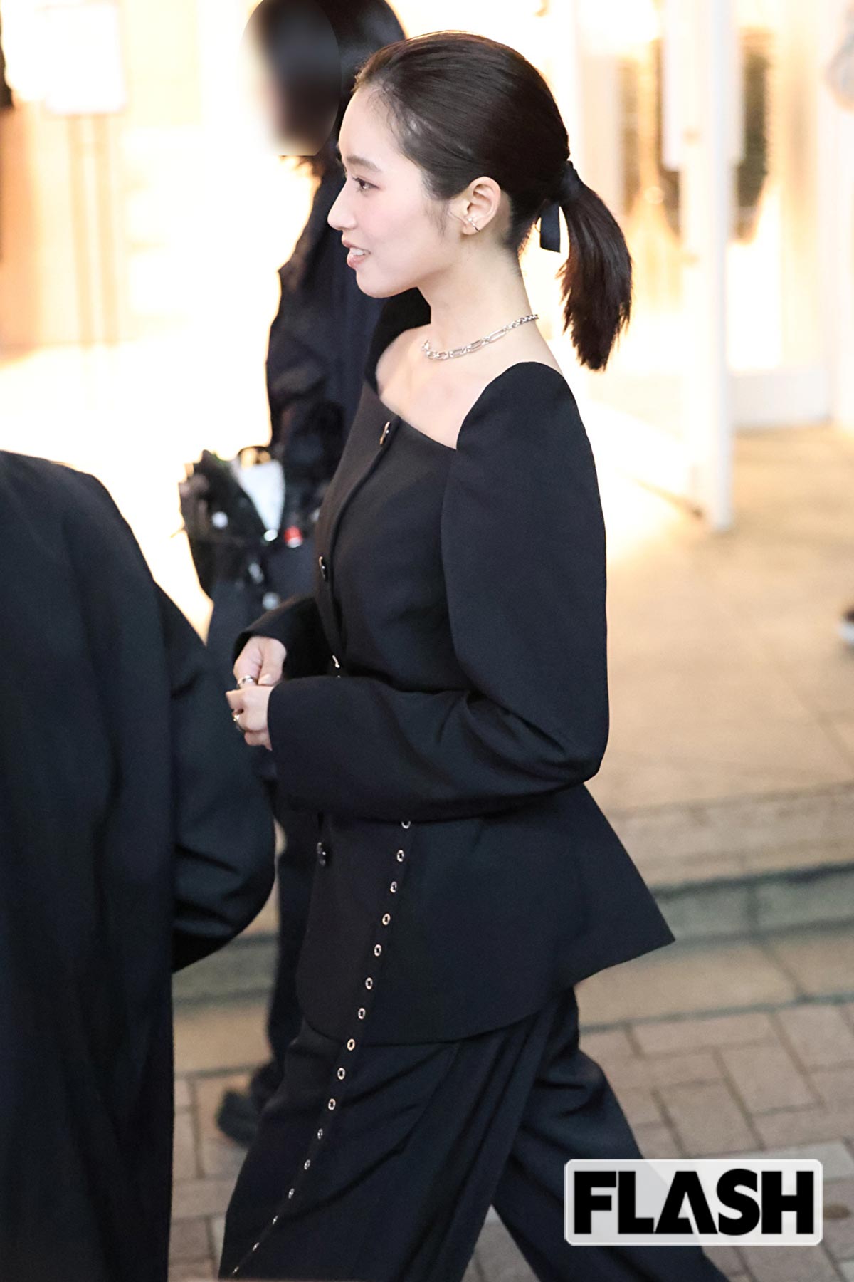 若手女優の片岡凛。クールな装いだ