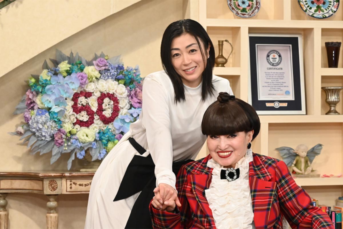 2月1日に放送された『祝！徹子の部屋50周年　超豪華！芸能界総出でお祝いSP』（テレビ朝日系）に出演した宇多田ヒカルと黒柳徹子（『徹子の部屋』公式X《＠TETSUKO1976》1月31日の投稿より）