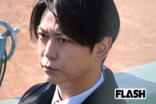 亀梨和也“ライフワーク”の巨人軍キャンプ取材姿…選手以上の熱視線送る“追っかけマダム”集まる人気ぶり
