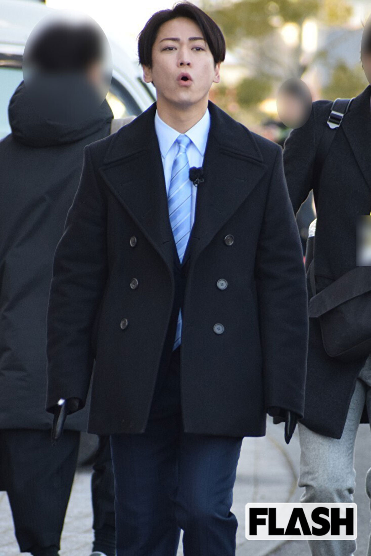 亀梨和也を見つるために多くの女性ファンが集まった