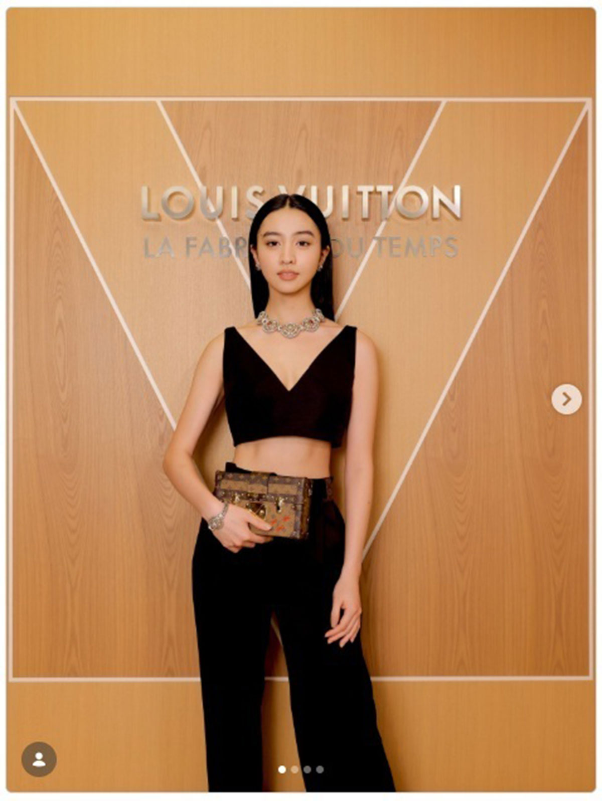 ルイヴィトンの展示会を訪れたKoki,。露出度の高い衣装だが、ハイジュエリーとともにしっかり着こなしている（写真・本人Instagramより）