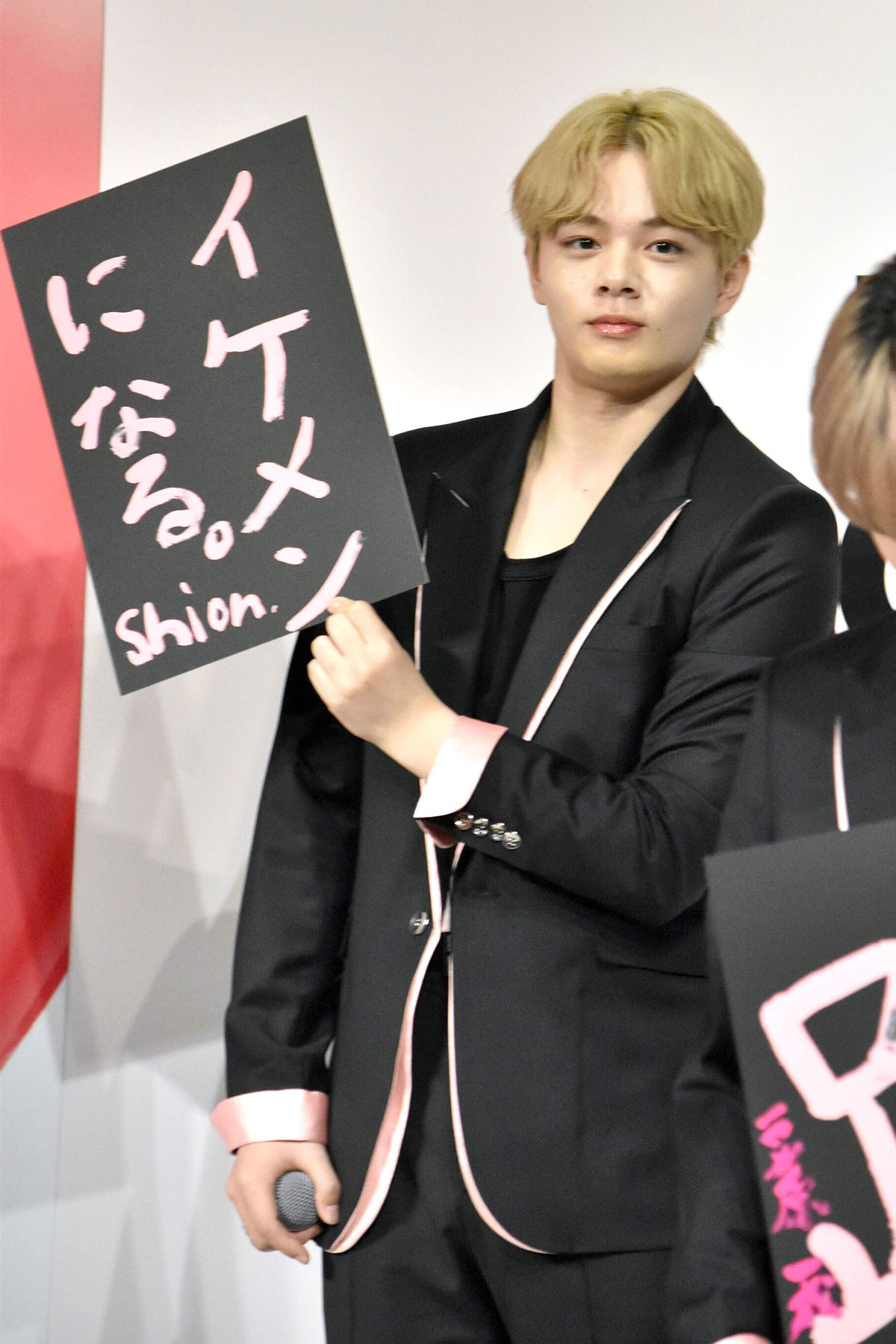 元JO1・鶴房汐恩が活動再開の発表に集まる複雑な感情「オンラインカジノ」で脱退、グループファンは「モヤモヤ」