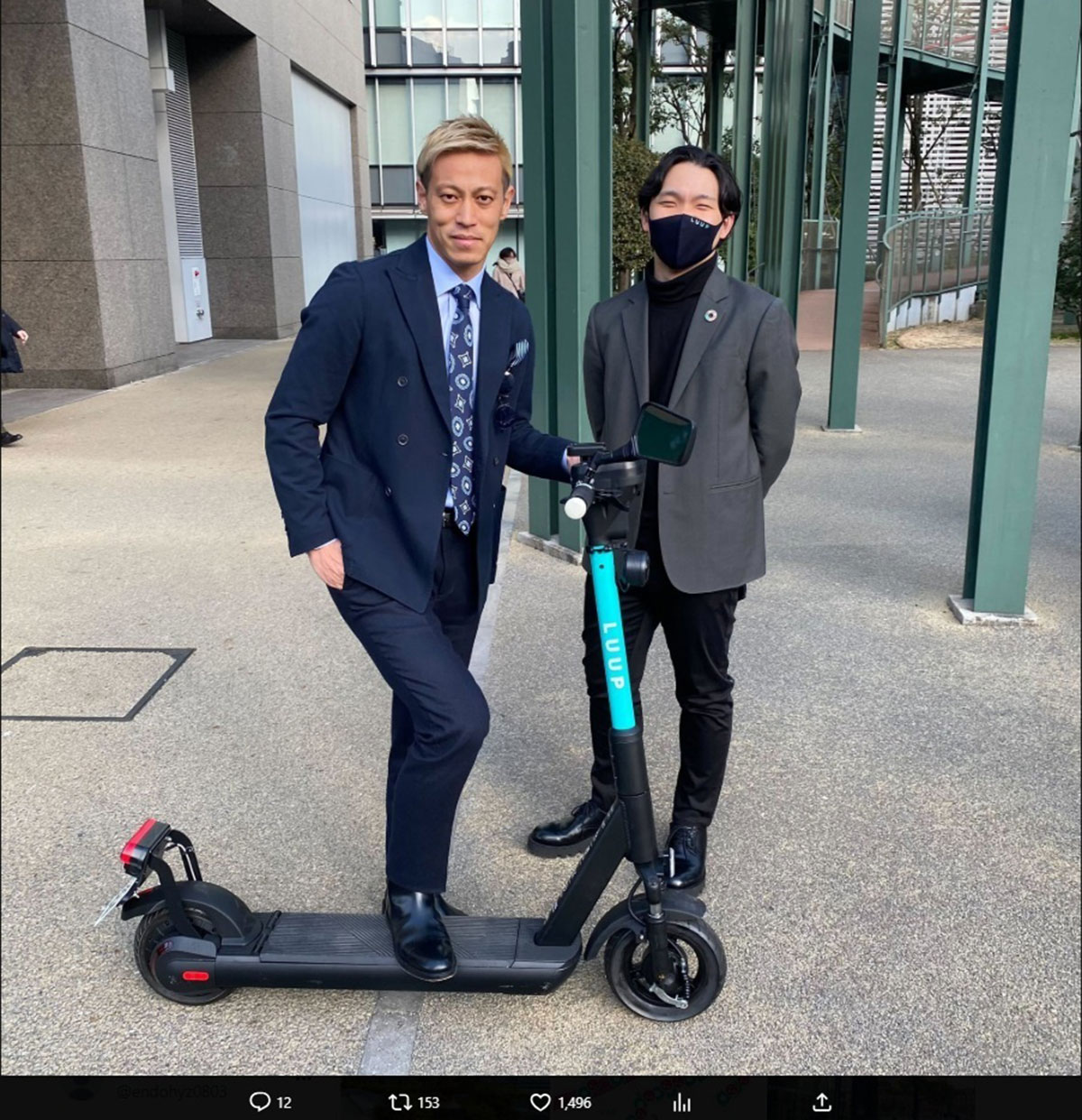 Luup社に出資している本田圭佑と社長の岡井大輝氏（写真・岡井氏のXより）