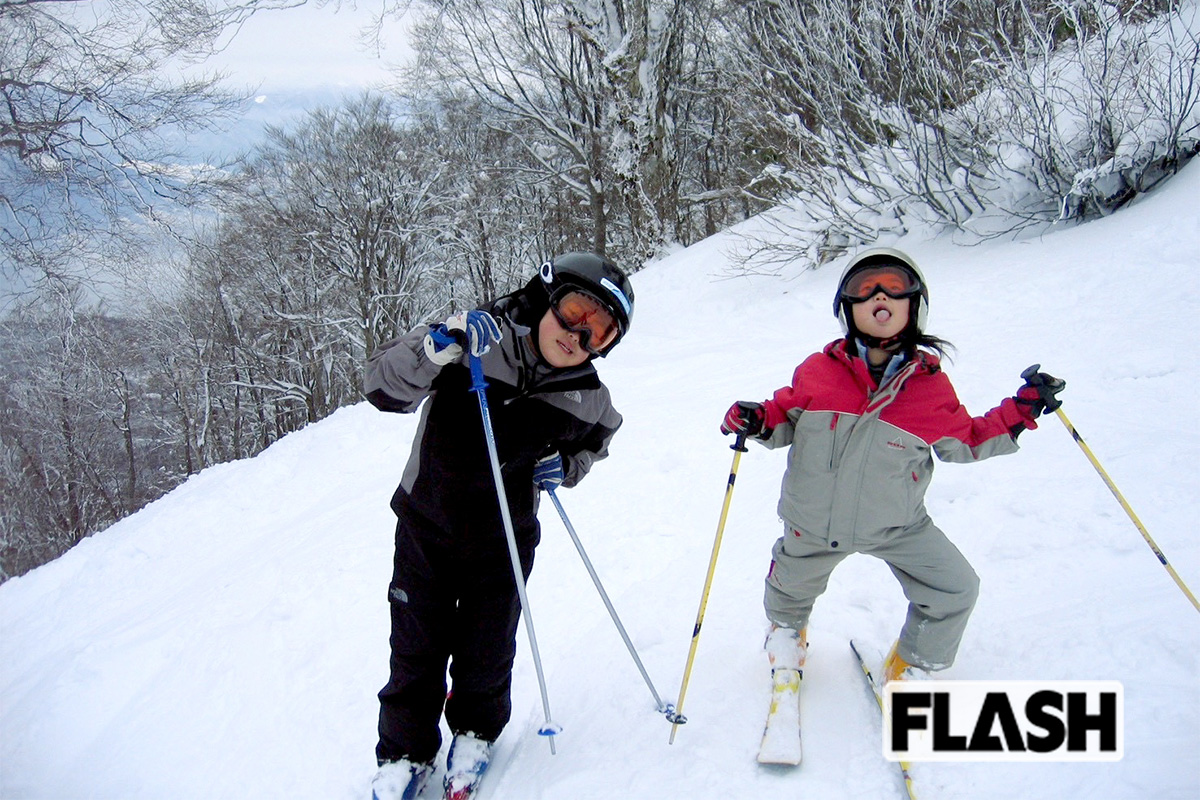 フリースタイルスキーモーグル代表の藤木豪心10歳、日菜6歳当時。「日菜がスキーを好きになったのは最近のこと（笑）。豪心は北京に出られず就職して諦めかけていたが、可能性はあると家族でサポートしてきました。兄妹で五輪出場は有難いこと。現地に行きます」（父・巌さん）