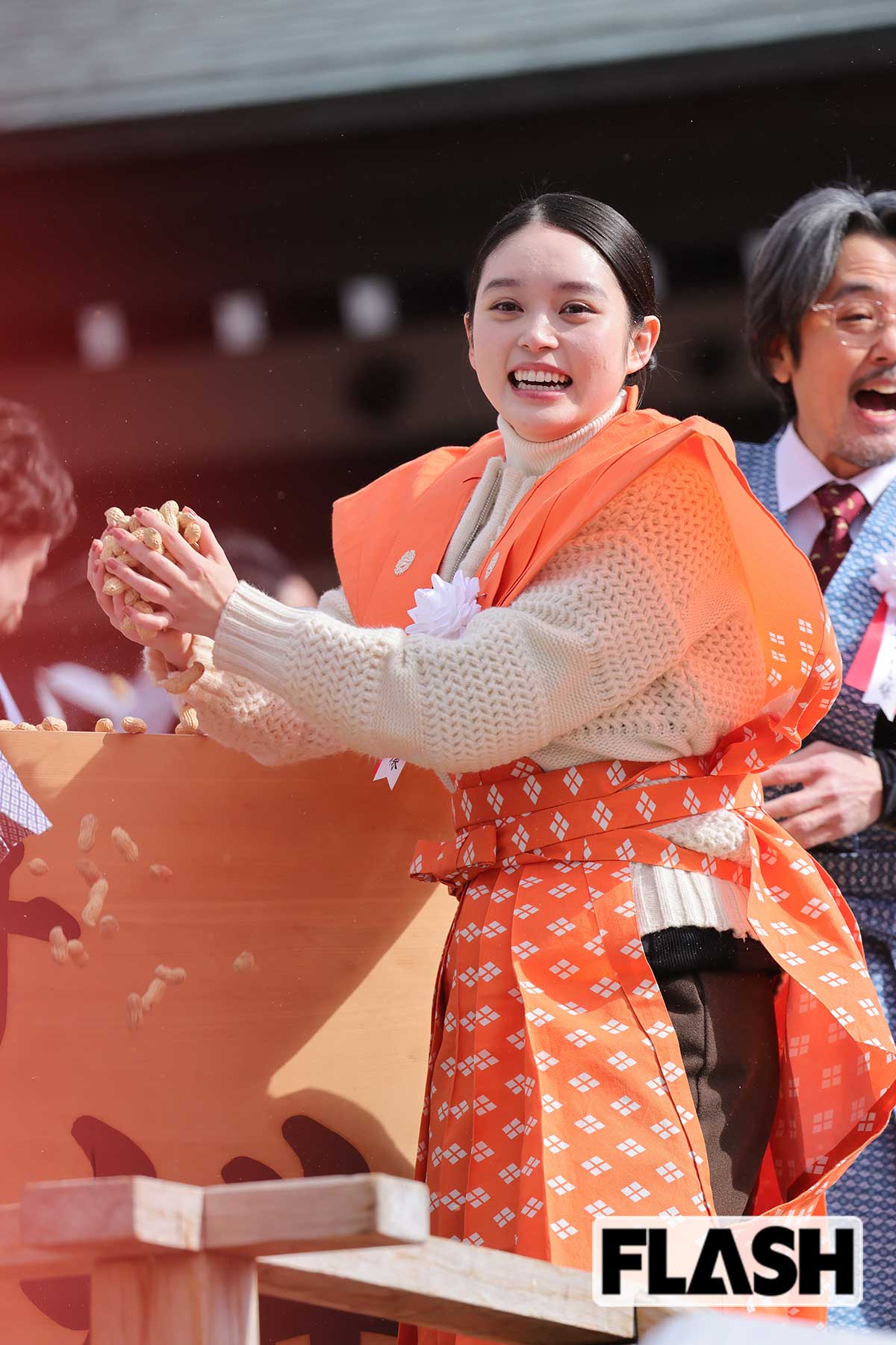 『ばけばけ』ヒロイン・髙石あかり“超豪快”笑顔で豆まき姿！　抜群の透明感で同世代女優から抜けた存在へ