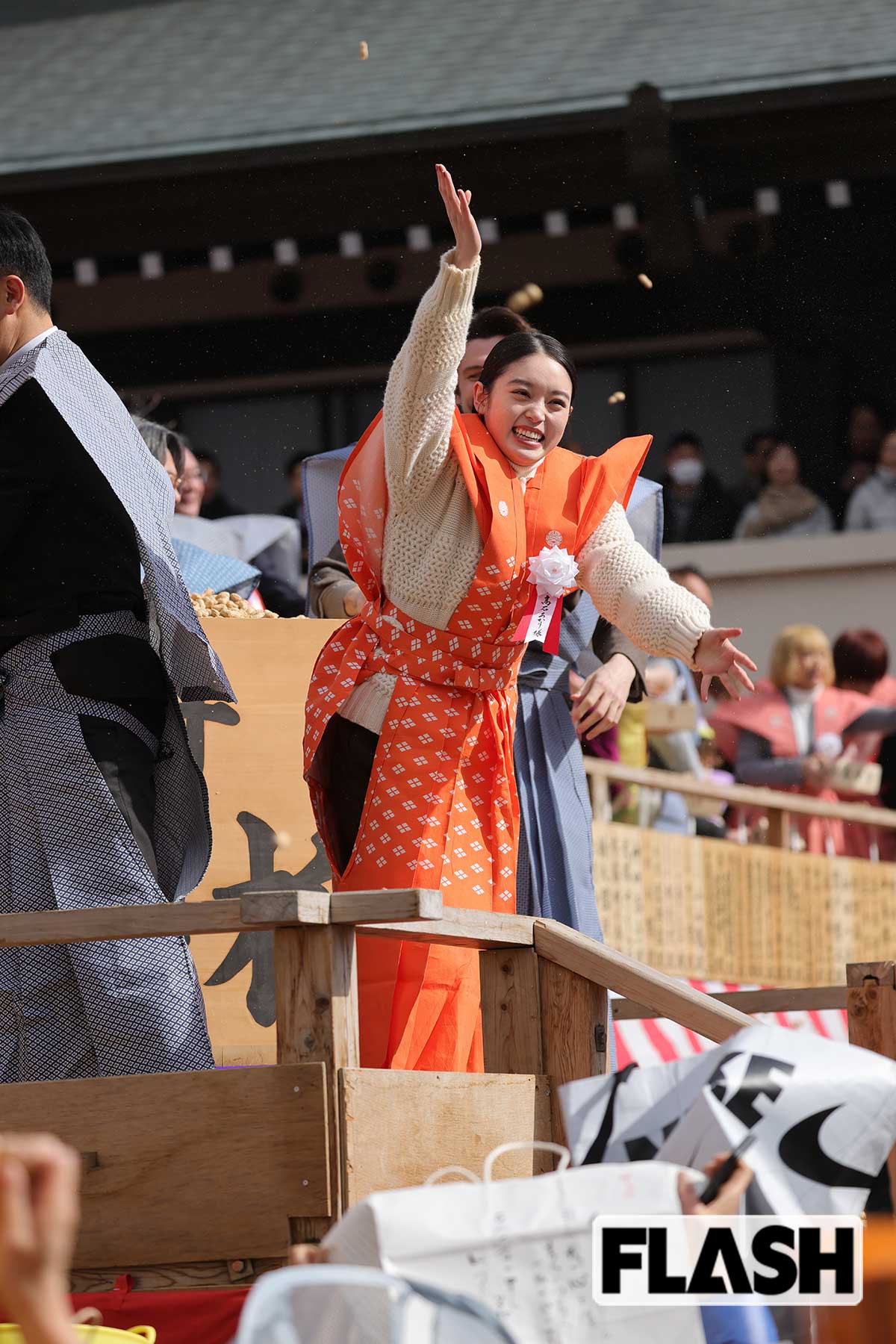 ファンサをする髙石あかり