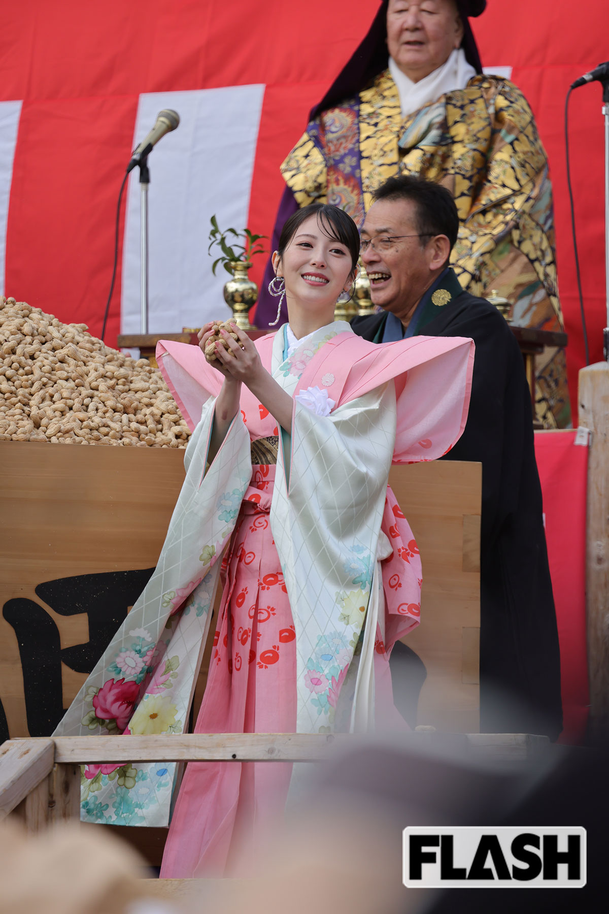 大河ドラマ『豊臣兄弟！』のイベントで豆まきに参加した浜辺美波