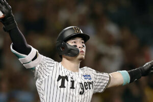 阪神・佐藤輝明、驚きの年俸「3億円アップ」!　ポスティング移籍をめぐる球…