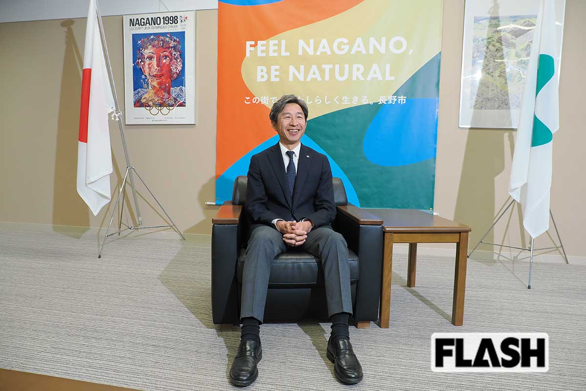 長野市庁舎で取材に応じた荻原健司長野市長（写真・梅基展央）