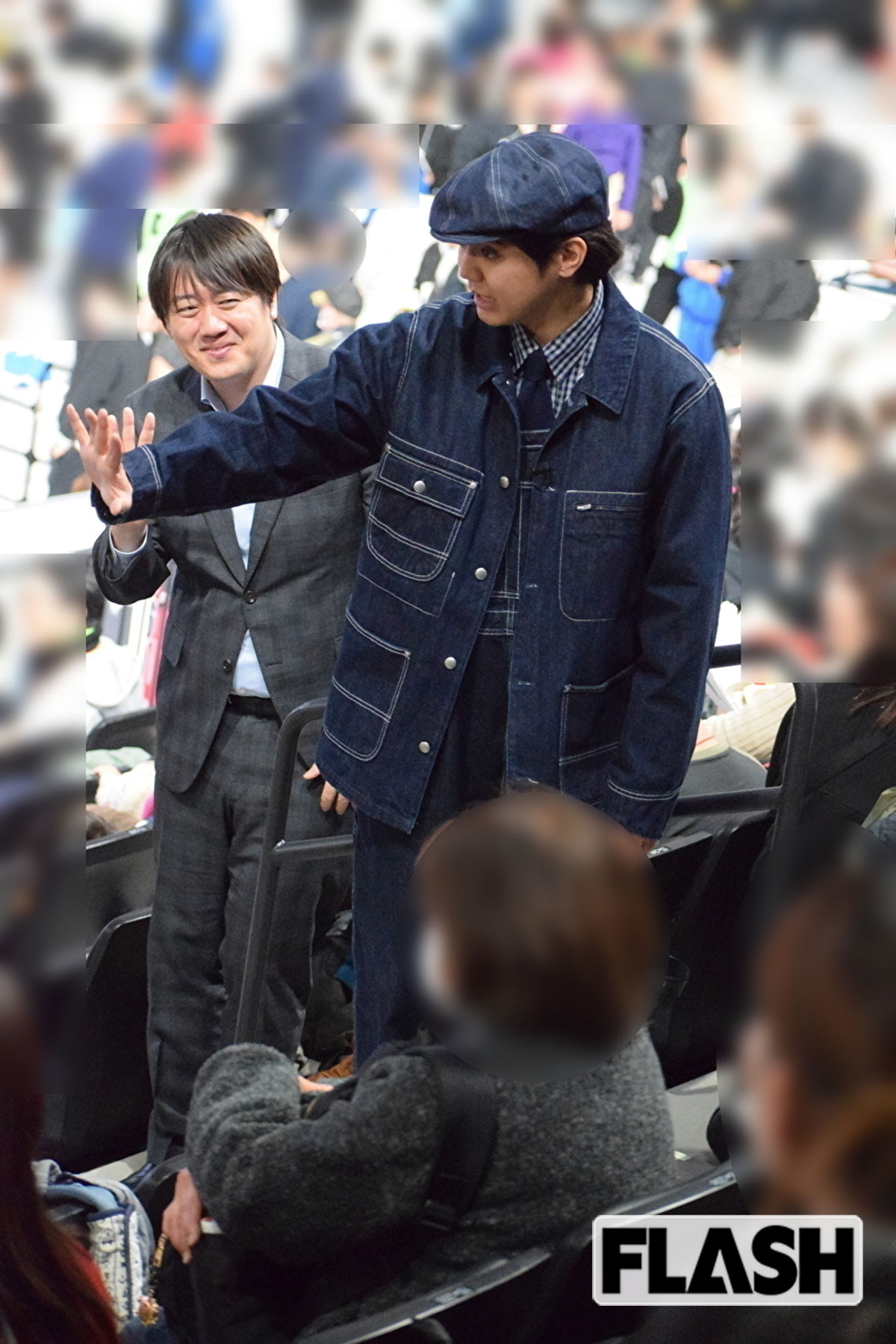 ファンに手を振る片寄涼太