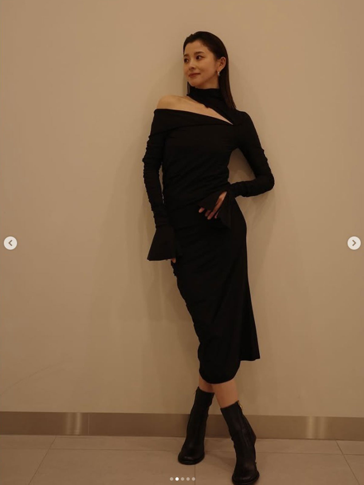 チョコレートブランドのイベントに参加した朝比奈彩。圧巻のスタイルに称賛の声が寄せられている（写真・本人Instagramより）