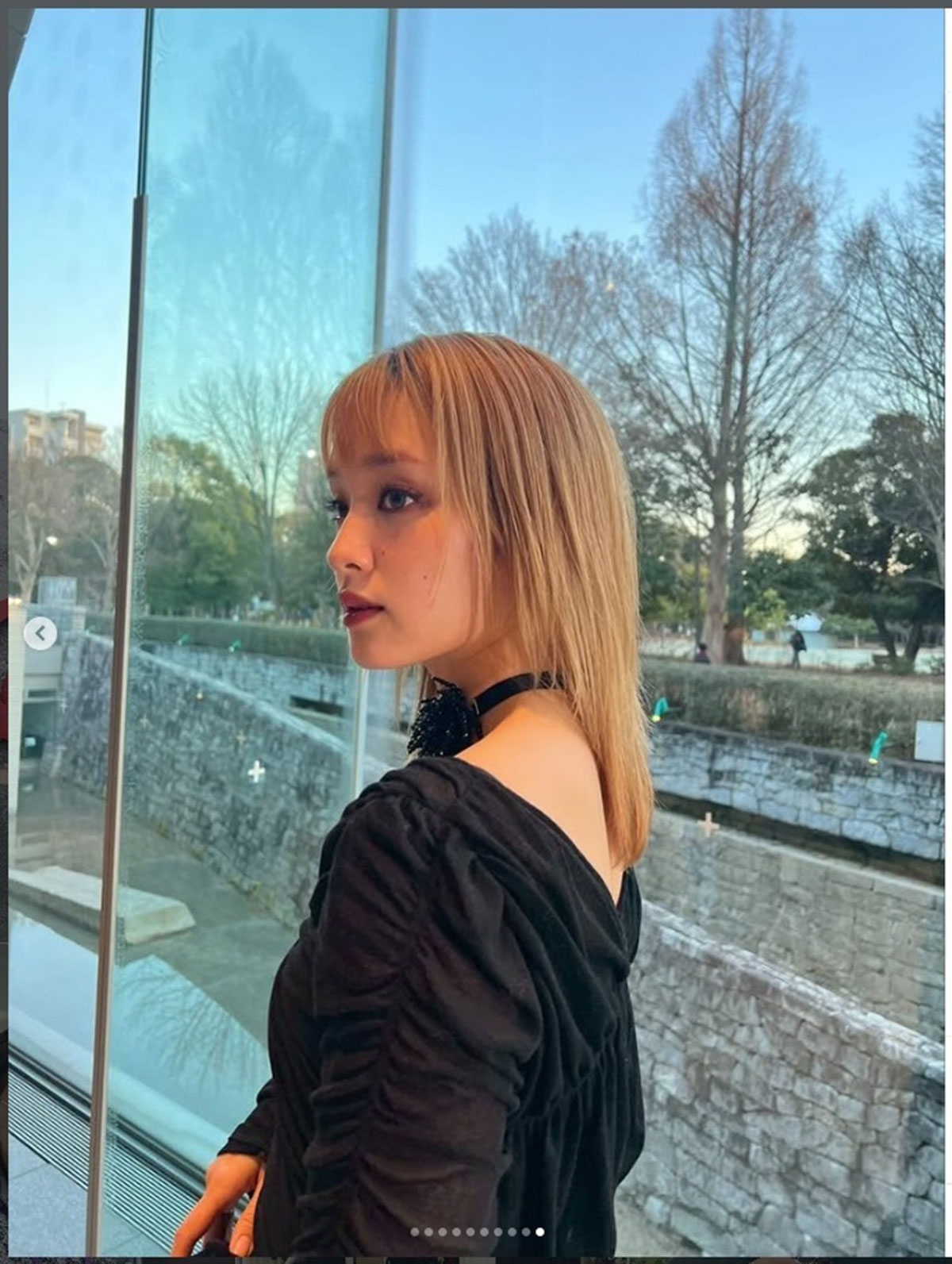 フェティコのコレクションを訪れた剛力彩芽　金髪ロング姿に激変した（写真・本人Instagramより）