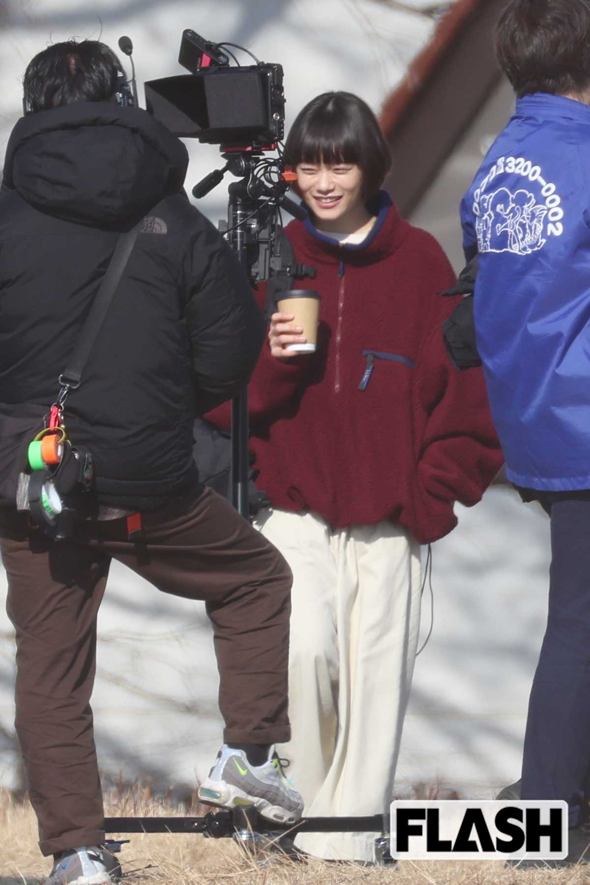 気取らないおしゃれなスタイリングでも注目されるドラマ『冬のなんかさ、春のなんかね』