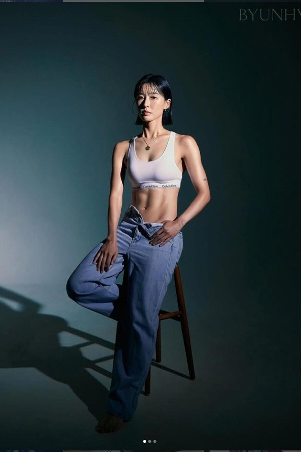 カーリング韓国女子代表のキム・ウンジが投稿した、美腹筋を露わにしたショット（写真・本人Instagramより）