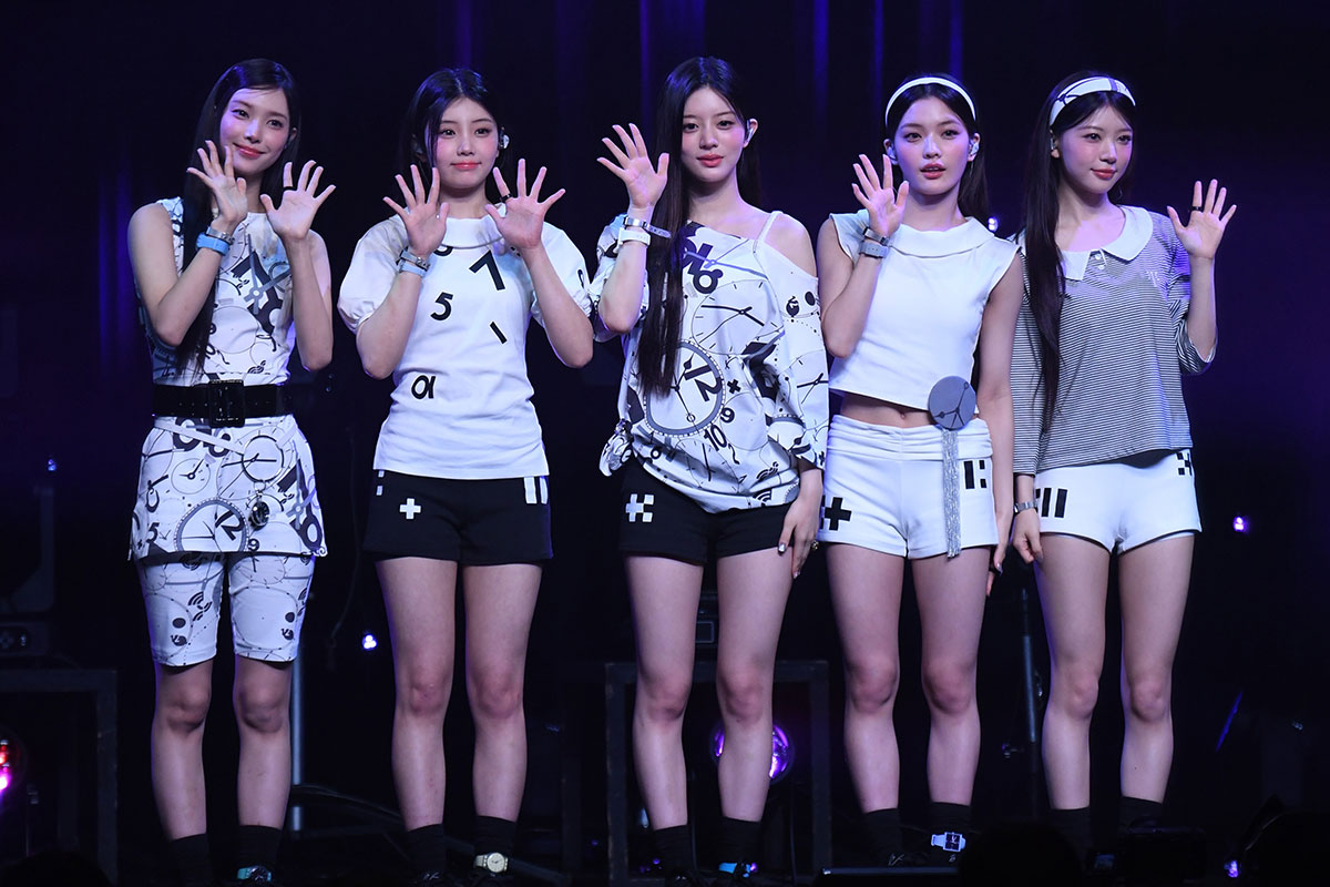 紅白出場の18歳韓国女性アイドル、買い物中の「商品放り投げ」が物議…“新世代最強ビジュ”も公共の場での“マナー”に分かれた評価