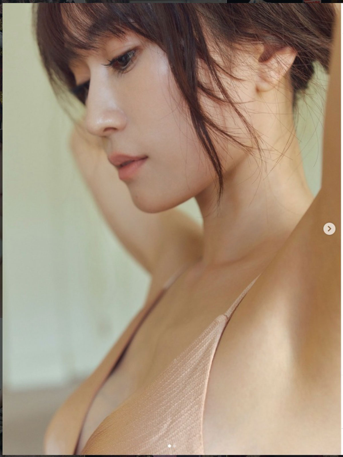 前田敦子が公開した写真集のワンカット。ファンからは賛否を呼んでいる（写真・本人Instagramより）