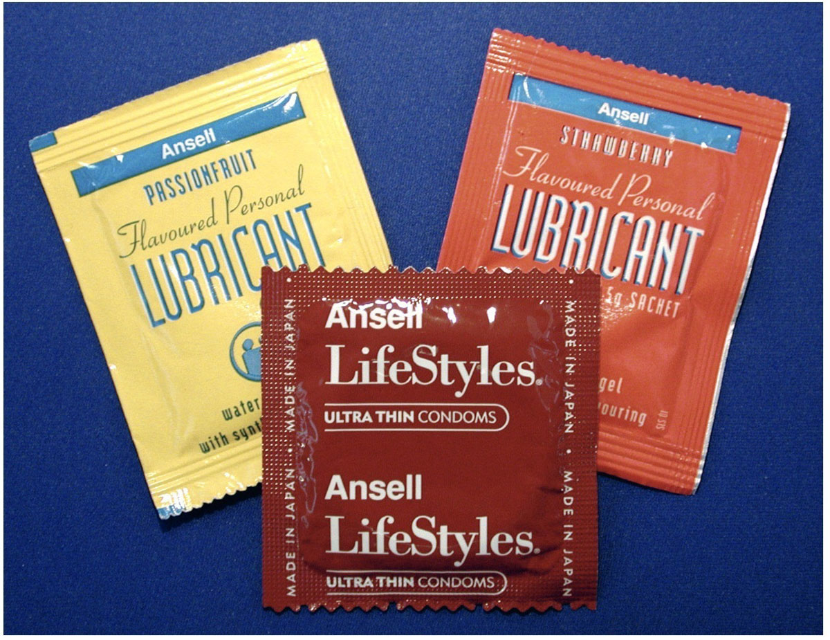 シドニー五輪で配られたコンドーム（写真・共同通信）