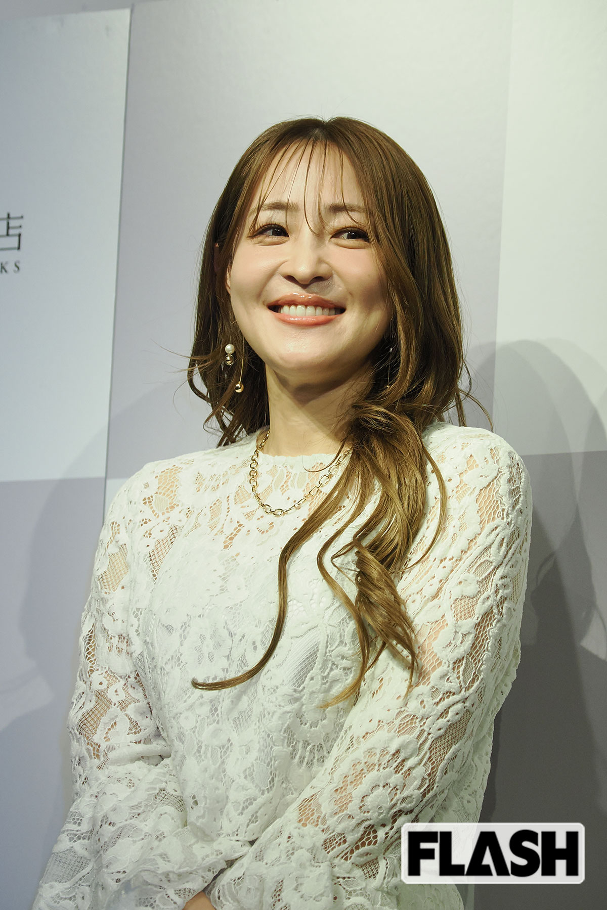 大沢あかね、“プロ顔負け”メイク動画が大反響！美容本も“爆売れ”で狙う「ポストMEGUMI」の座