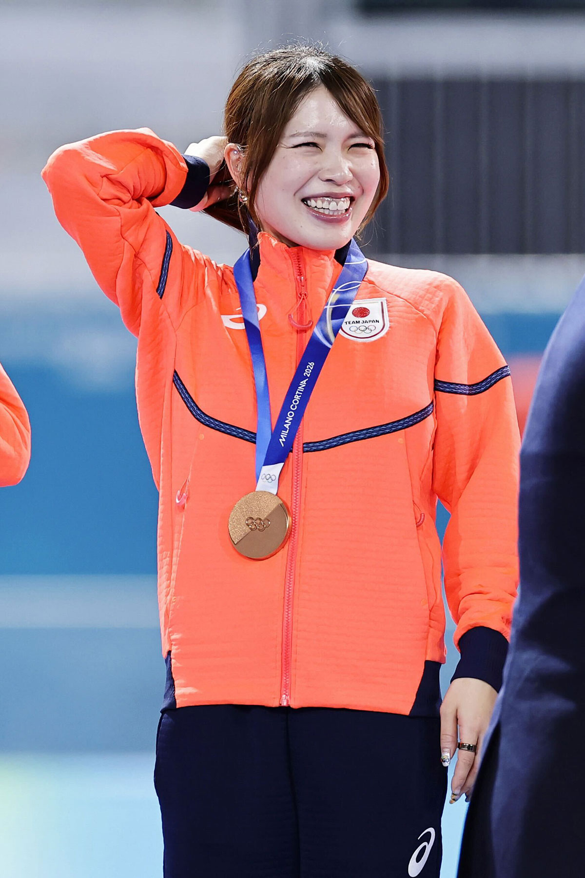 【ミラノ五輪】パシュート佐藤綾乃 銅メダルで“スポブラ姿”に「ドキッとしちゃう」ファンうっとり