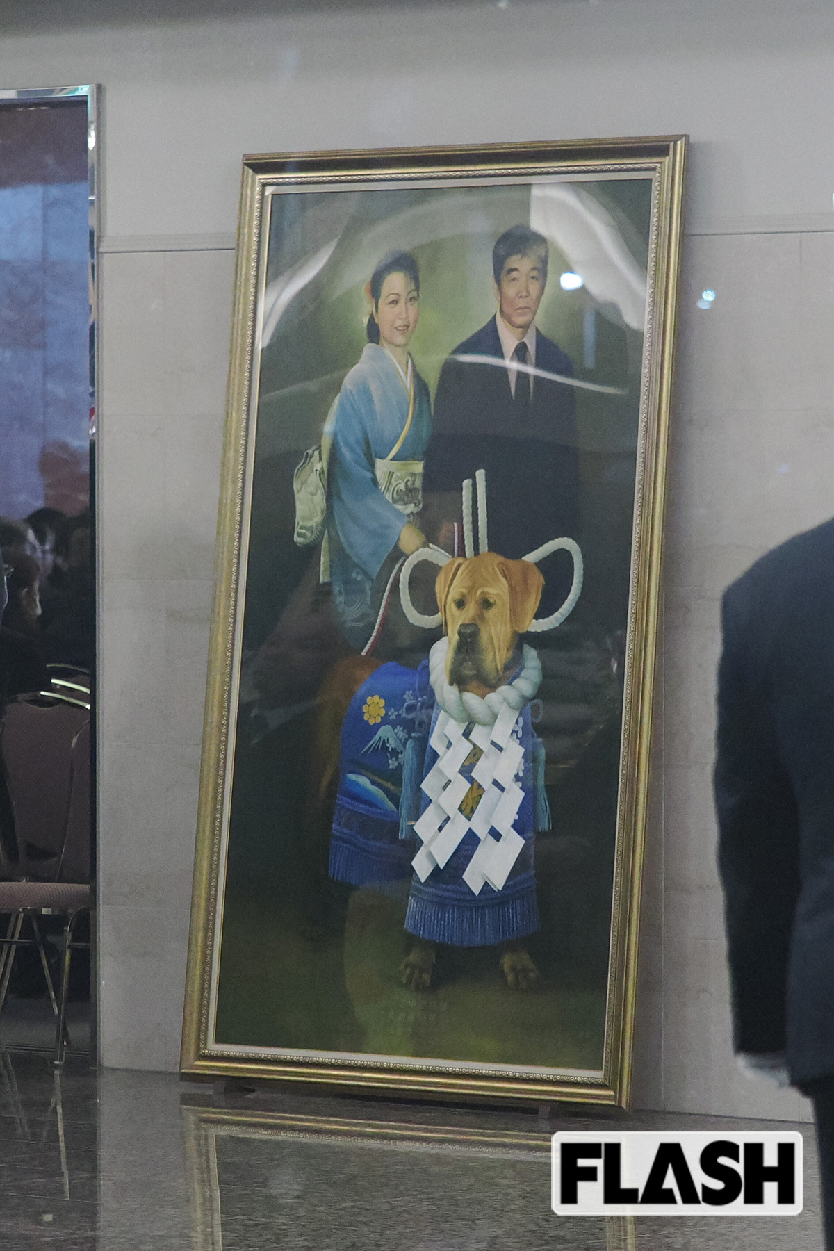 会場内には、後藤氏と夫人が土佐犬とともに描かれた、高さ2m以上もの油絵も飾られた（写真・梅基展央）