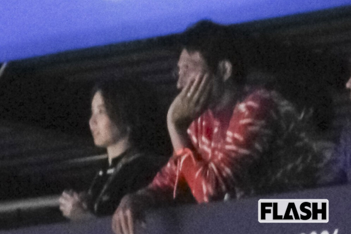 2026年2月19日、フィギュアスケート女子フリーを観戦していたヒロド歩美アナウンサー（左）と松岡修造