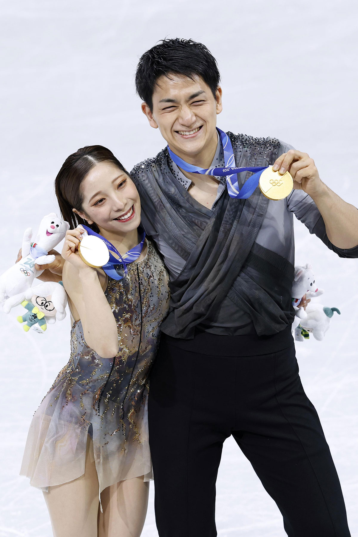 「世界を魅了した日本のメダリスト」として1位になったフィギュアのりくりゅうペア（写真・共同通信）