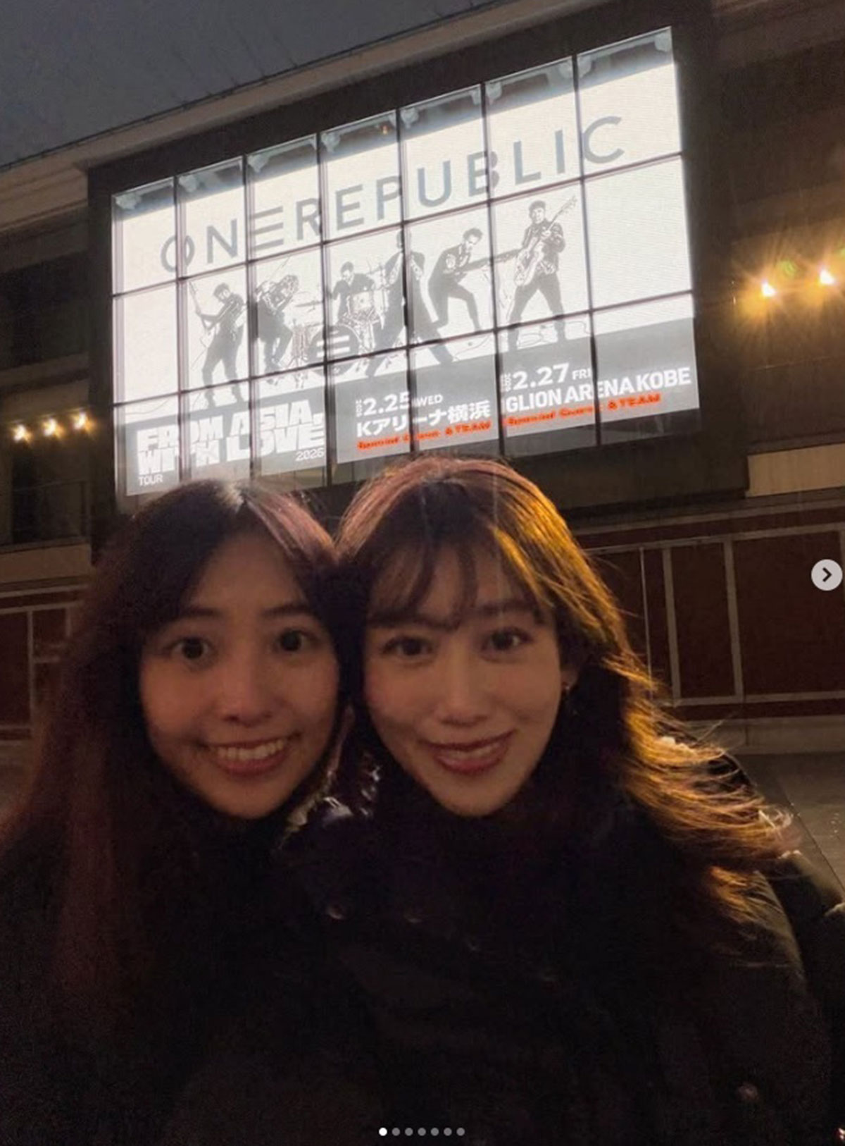 中川安奈が披露した妹との密着ショット。ワンリパブリックのライブに2人で参加した（写真・本人Instagramより）