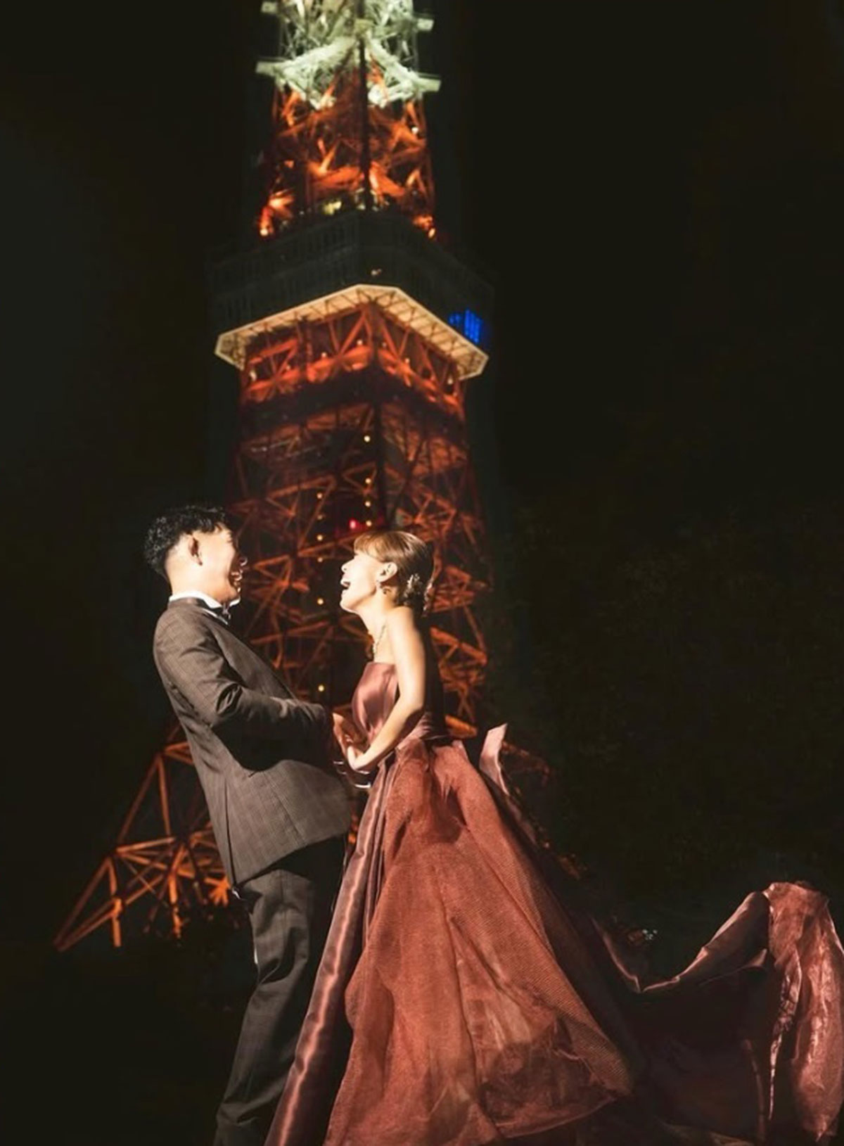 プロポーズを無事成功させたネルソンズ青山と妻のチサトさん(写真・本人Instagramより)