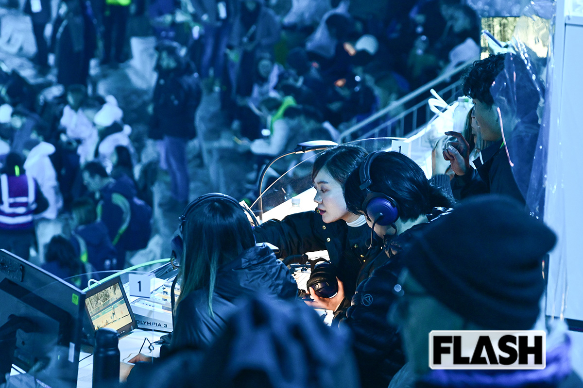 2026年2月23日、ミラノ・コルティナ冬季オリンピックの閉会式に参加した日テレの小髙茉緒アナウンサー（写真・JMPA）