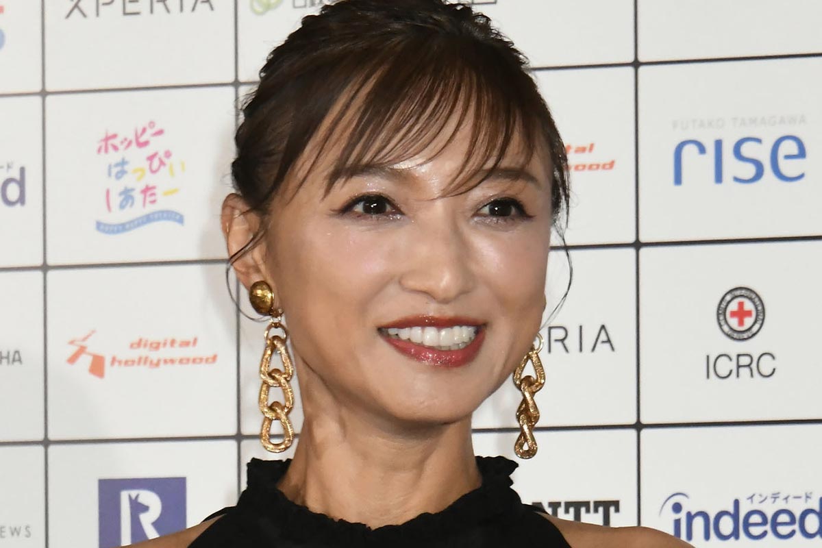 フリーアナ・望月理恵、54歳の生美脚にファンくぎ付け「プレミアものです」…