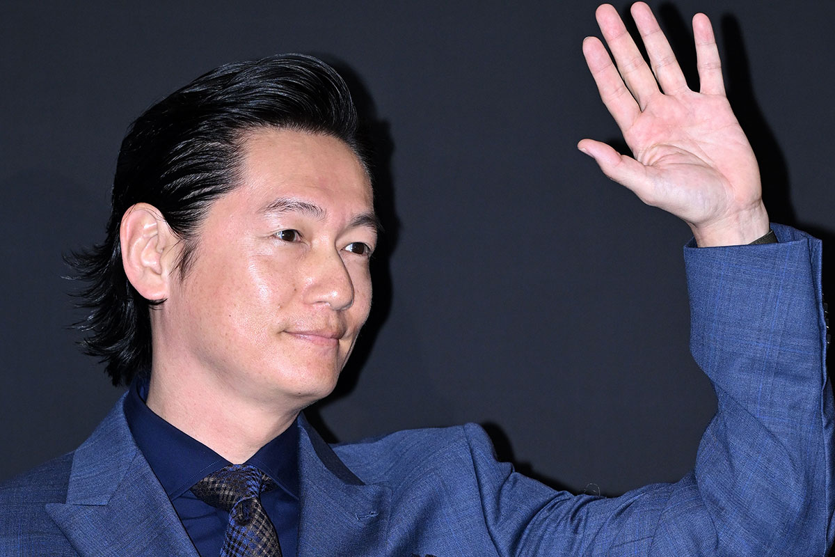 俳優・井浦新 「犠牲になるのは民間人」反戦ポストに共感続々…政治に“モノ…