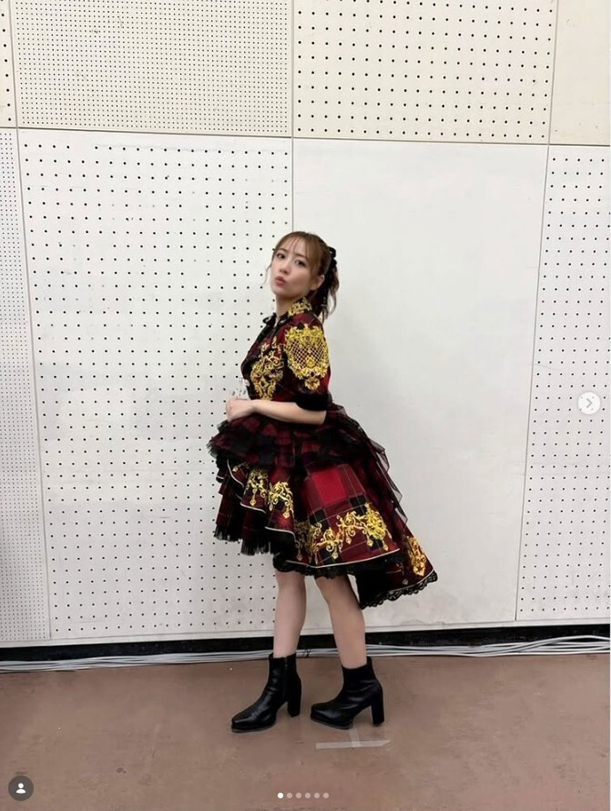 AKB48時代の衣装を着た高橋みなみ（写真・高橋みなみのInstagram「taka37_chan」より）