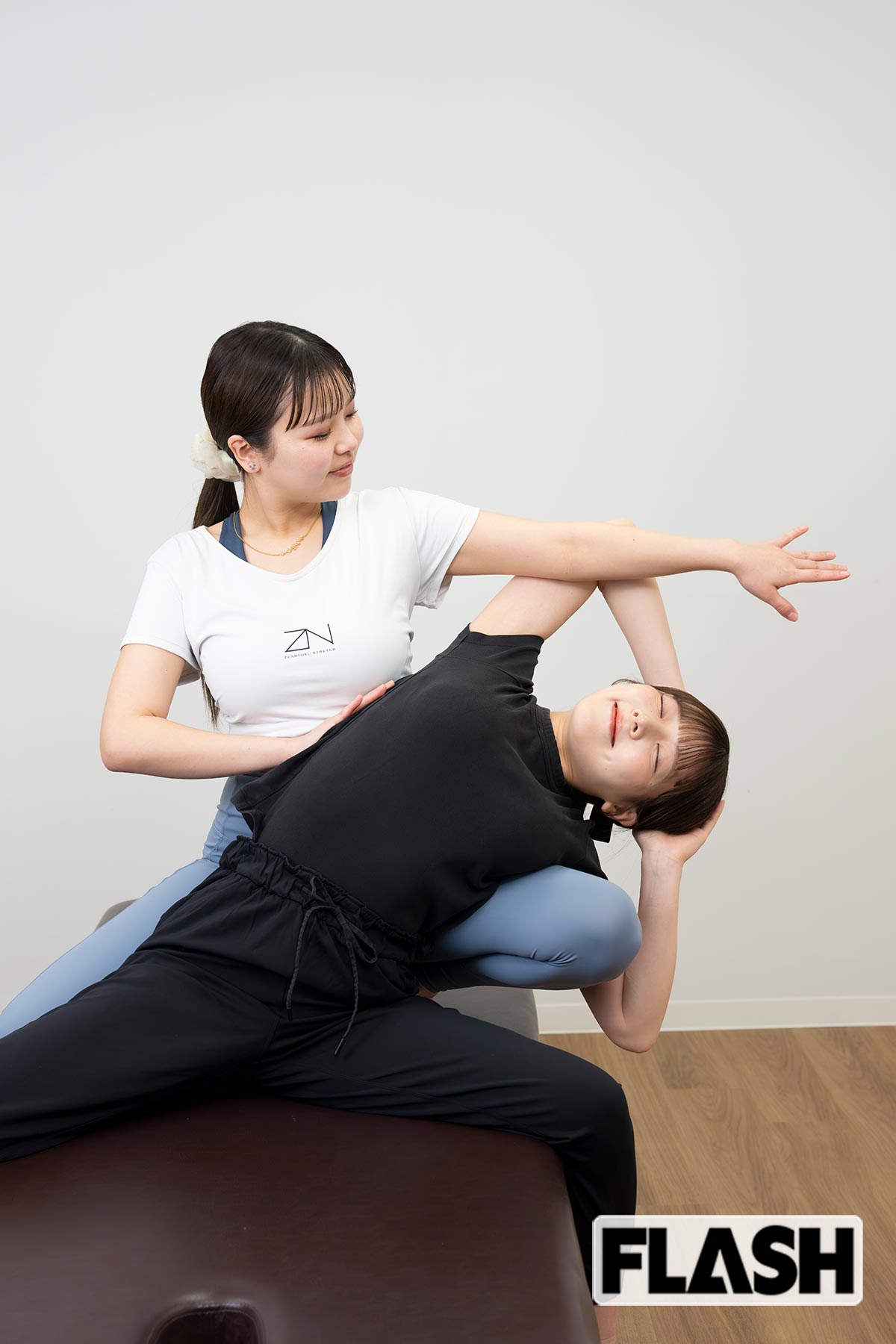 ＜技4＞•コブラツイスト