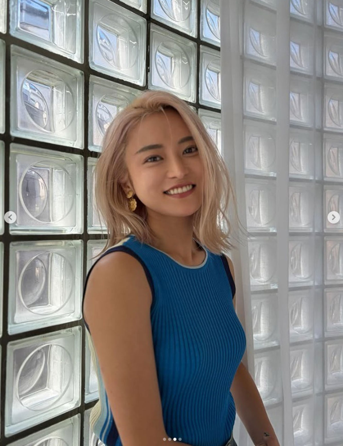 小島瑠璃子が公開したド派手ピンクヘア（写真・本人Instagramより）