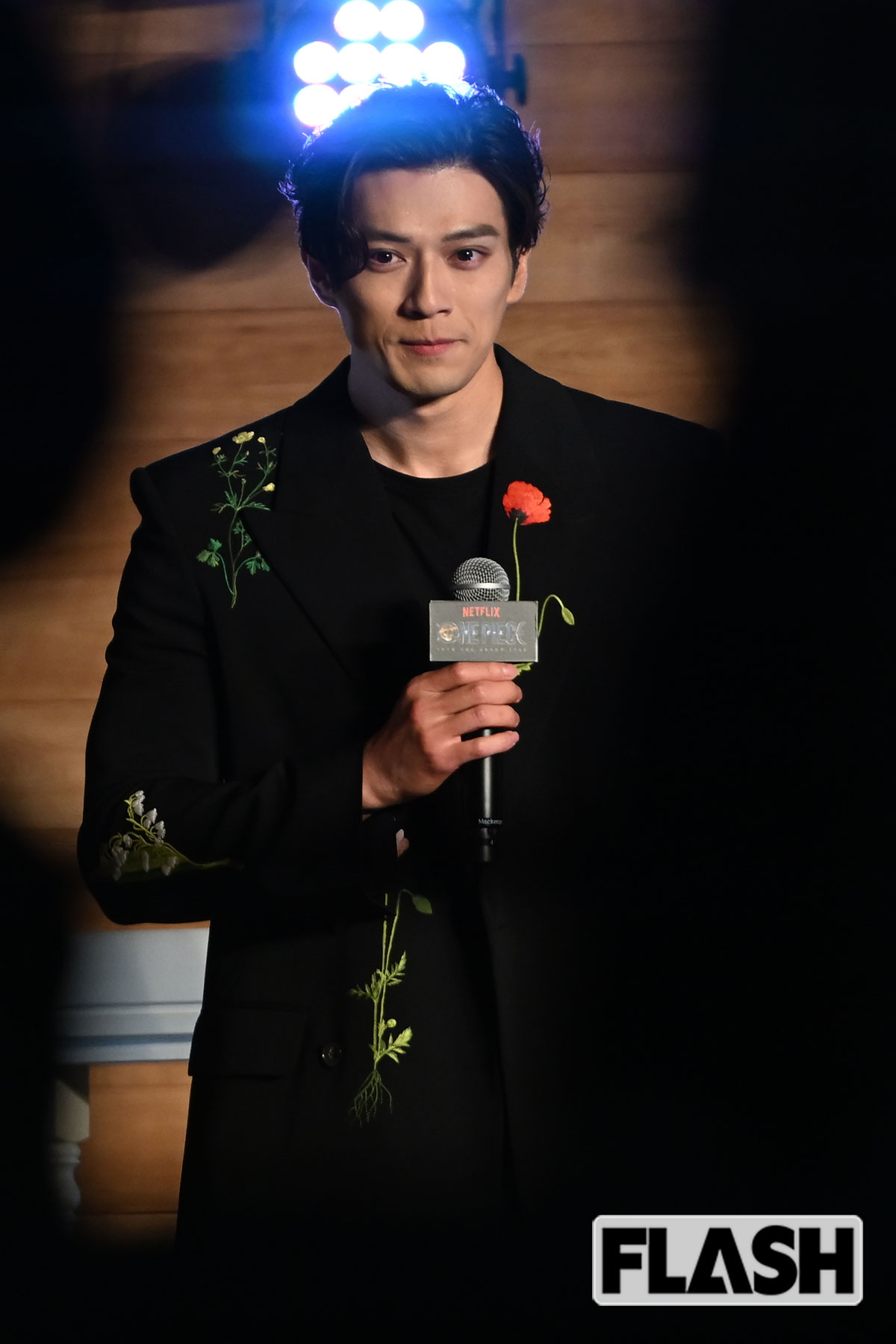 WBCの始球式に登場！　新田真剣佑『ONE PIECE』実写版のゾロ役姿をキャッチ、主演のメキシコ人ルフィは日本語ペラペラ