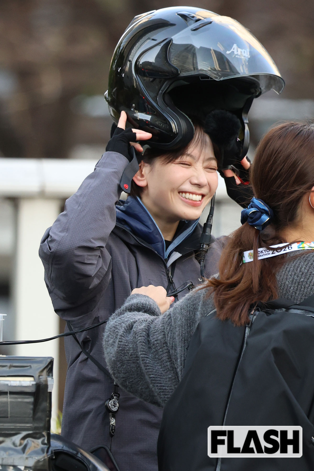 爆笑する石川みなみアナ