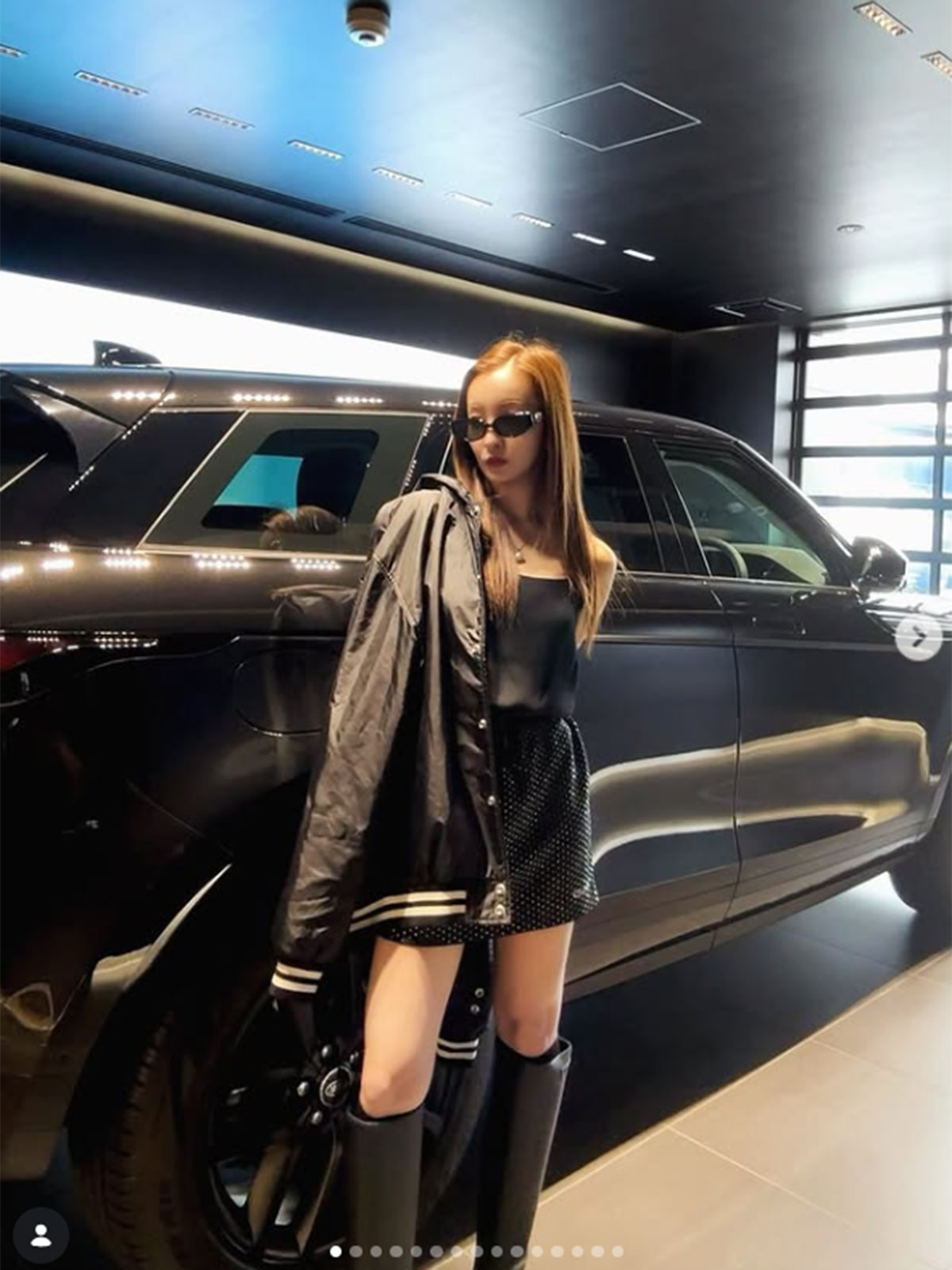 板野友美のInstagramより。半年前に納車したという、新車のレンジローバーを披露した