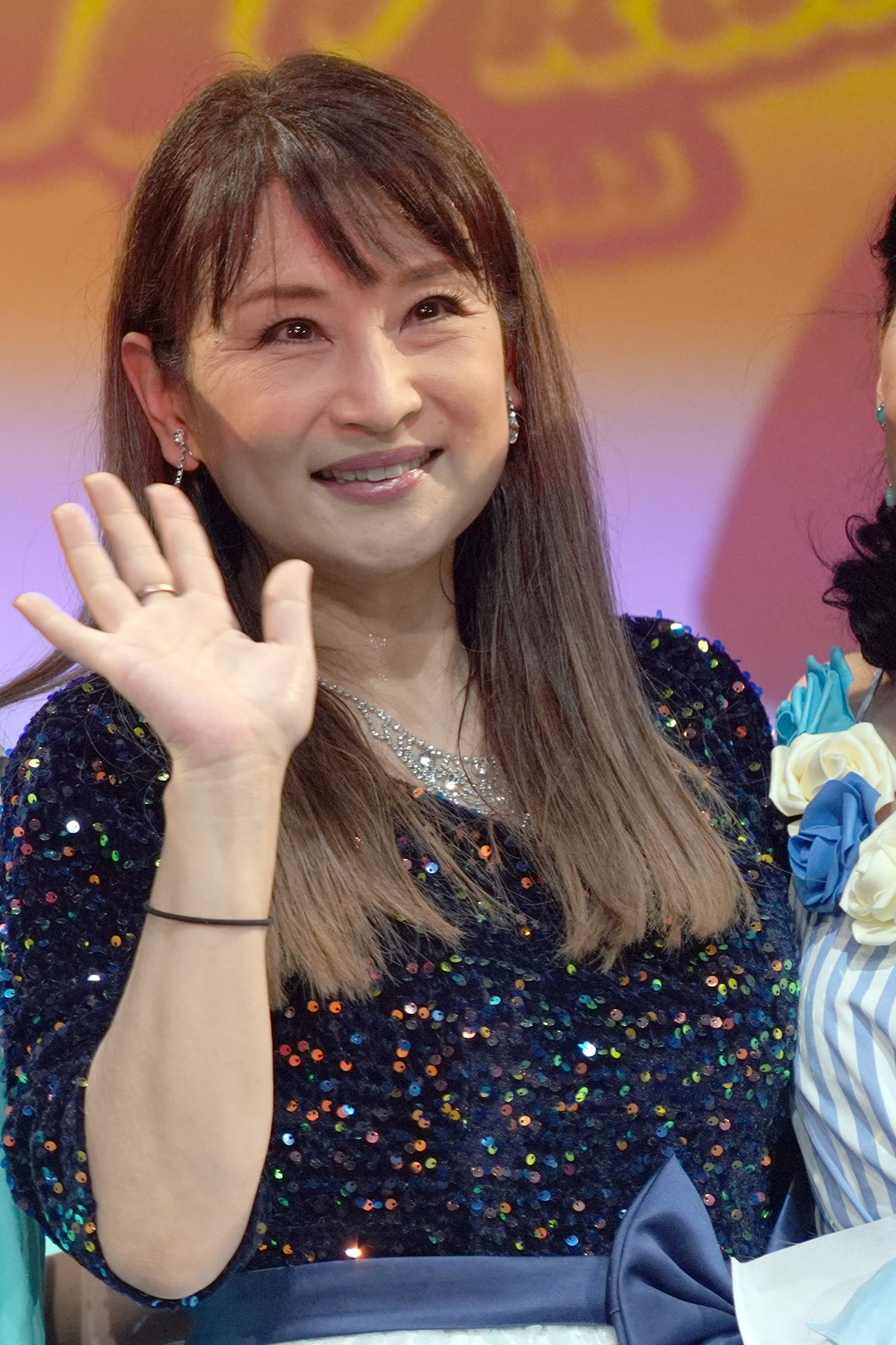 小林千絵、“アイドル不作の83年組” レア3ショット披露…同期の松本明子は「仕事がないから高校 “皆勤賞”」の悲哀
