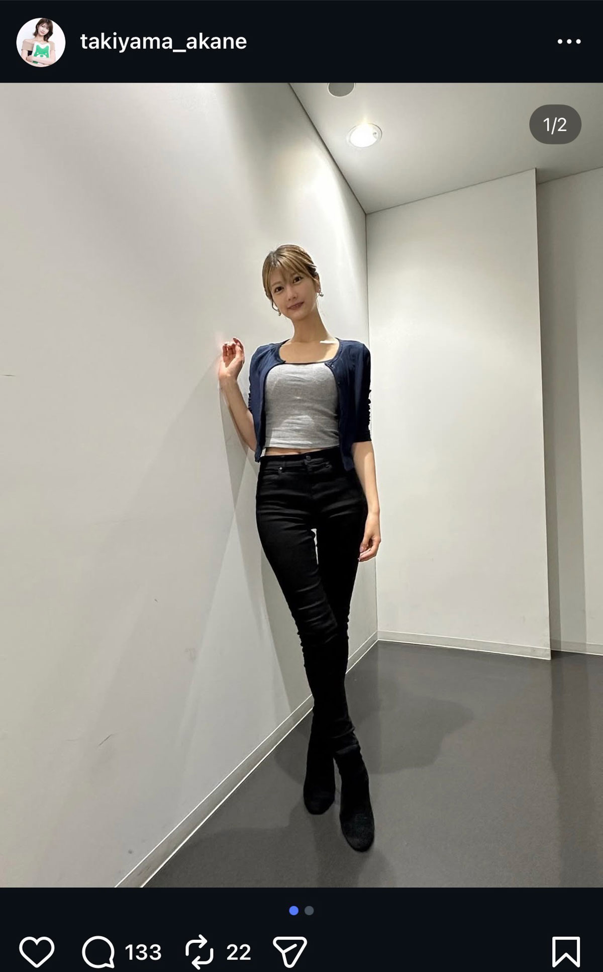 瀧山あかねの「9等身へそ出しルック」（本人のInstagramより）