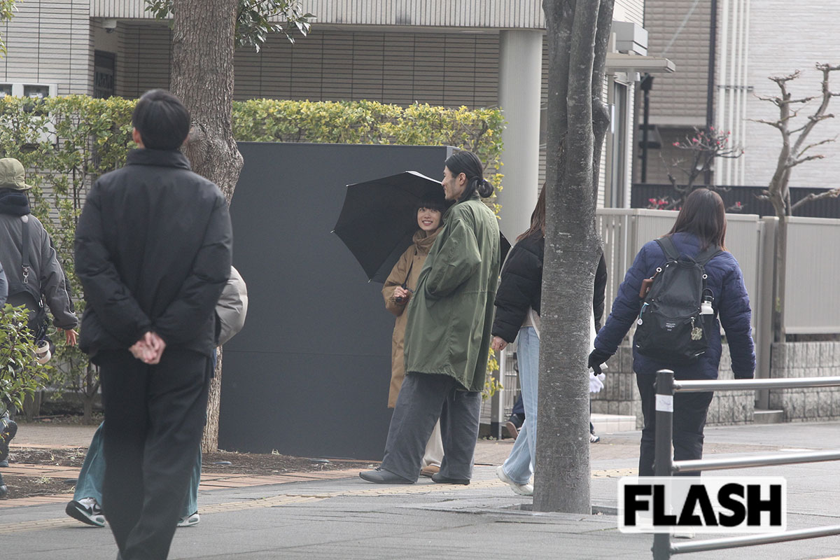 杉咲花が、共演者と談笑する姿も見られた（写真・金谷千治）